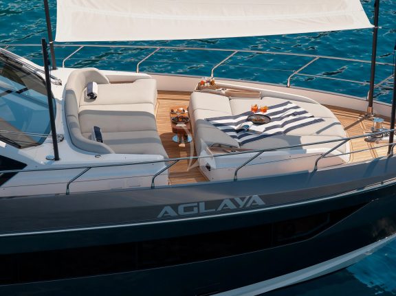 M-Y Aglaya Bow area