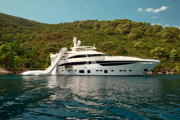 Image of MIRAGE IV yacht #5