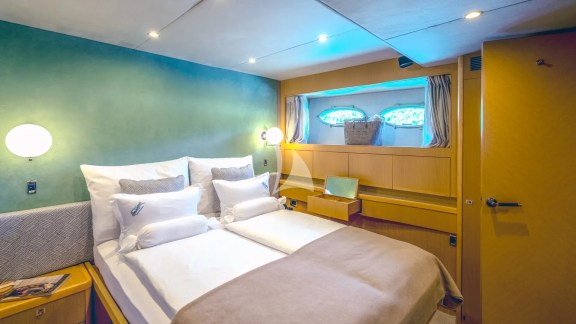 Double cabin