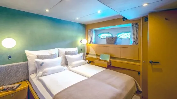 Double cabin