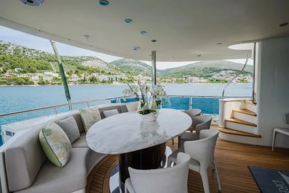 DREAM sitting table