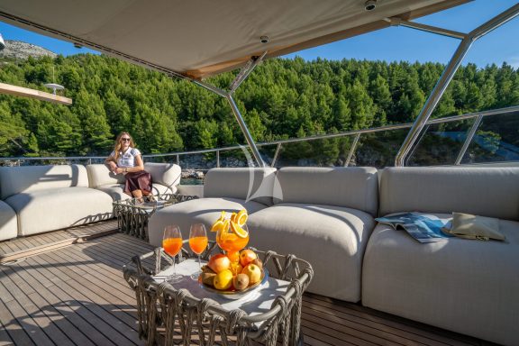 CLOUD 9 flybridge