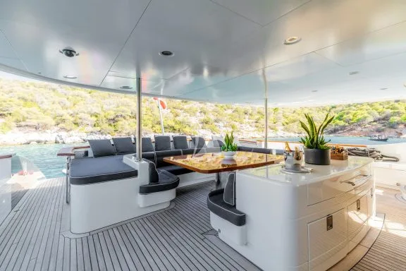 MAIN DECK AFT