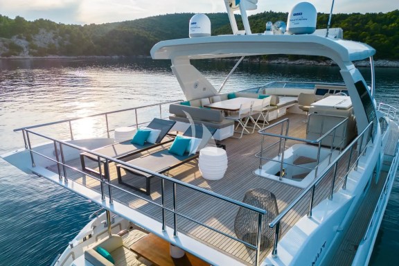 MINEIRA flybridge overview
