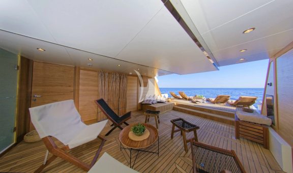 Beach Club with swimming platform (5 x 4.4m), sauna, shower & a wide range of gym equipment (36 sq.meters total)