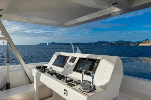 Cockpit on Flybridge