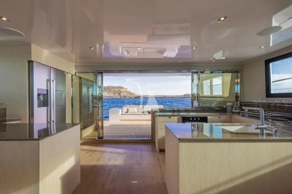 Salon / Galley