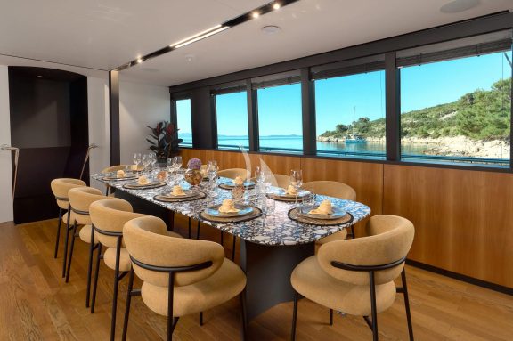 Image of MARALLURE yacht #42