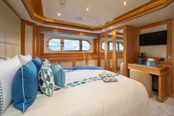 Double cabin