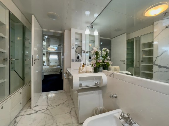 Image of VERA yacht #30