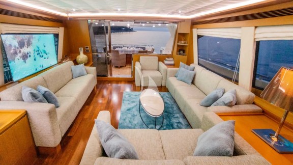 Salon looking aft
