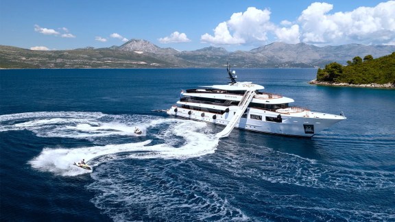 Image of BLACK SWAN yacht #33