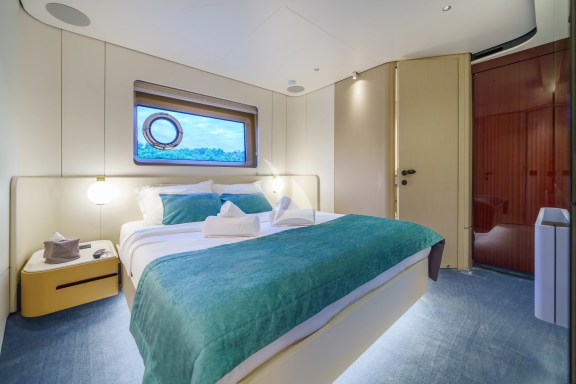 2x VIP cabins