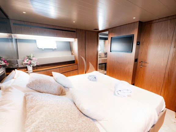 Double cabin view