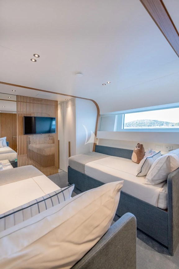 Twin cabin with pullman bed portside forward