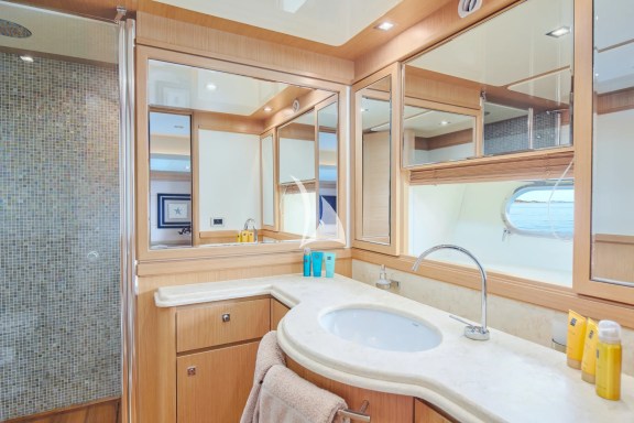 Image of FRIEND’S BOAT yacht #39