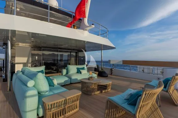 Bridge deck aft
