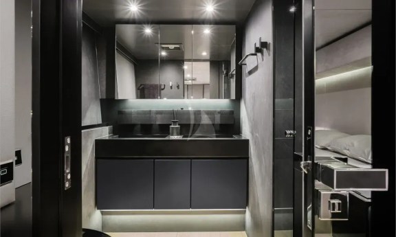 Master cabin en-suite