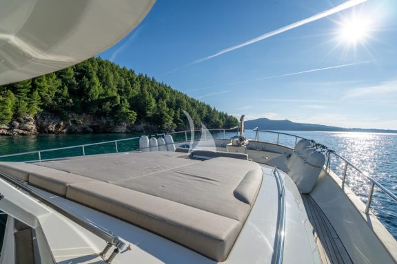 CLOUD 9 Sundeck