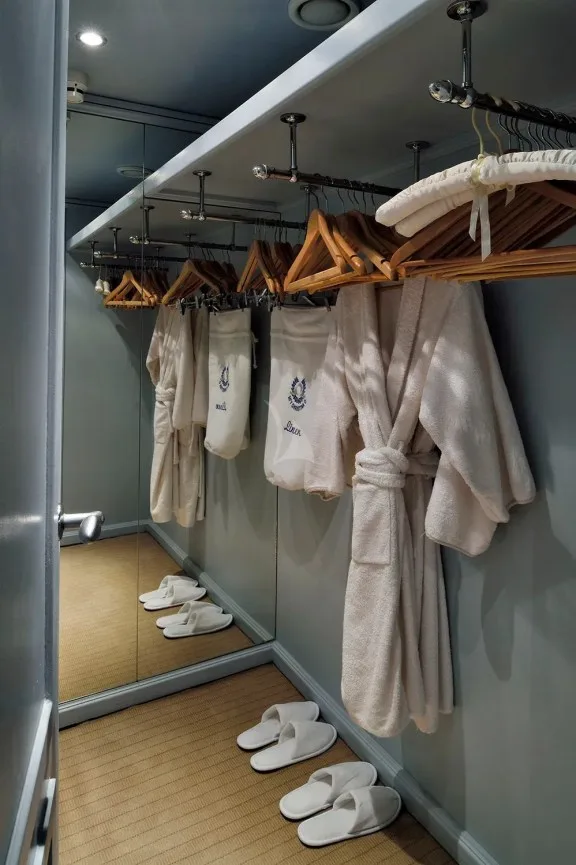 Guest cabin walk in wardrobe
