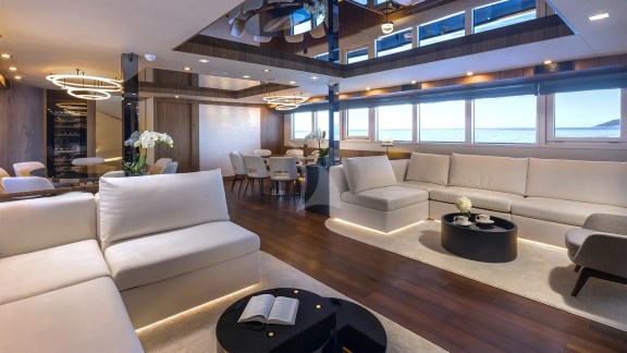 Image of BLACK SWAN yacht #43