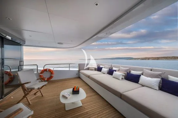 Upper Deck Lounge