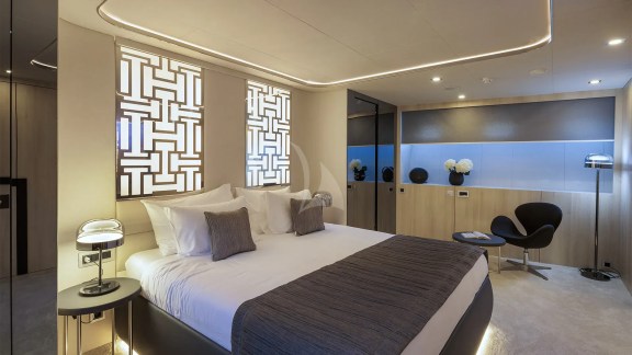 Image of BLACK SWAN yacht #11