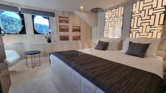 Image of BLACK SWAN yacht #22