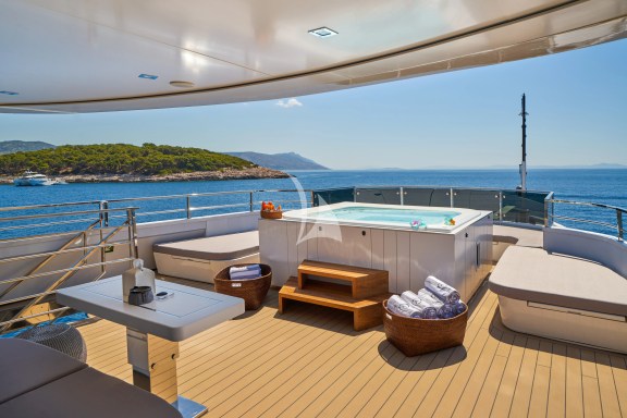 Jacuzzi @ Bridge Deck