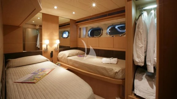 Twin cabin- sistership