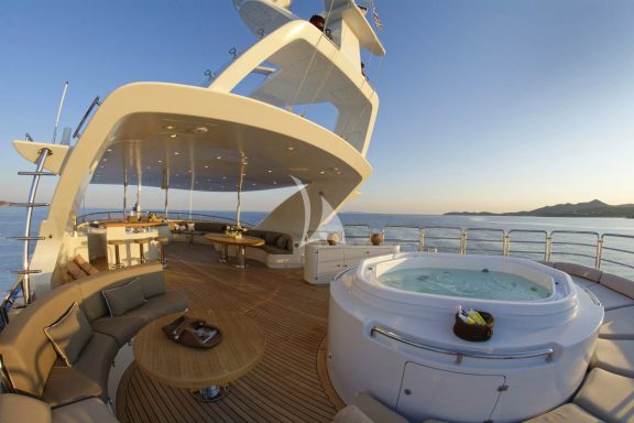 Sundeck Jacuzzi
