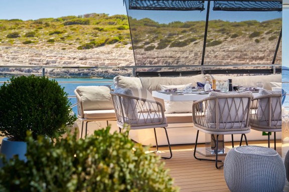 Upper Deck Dining
