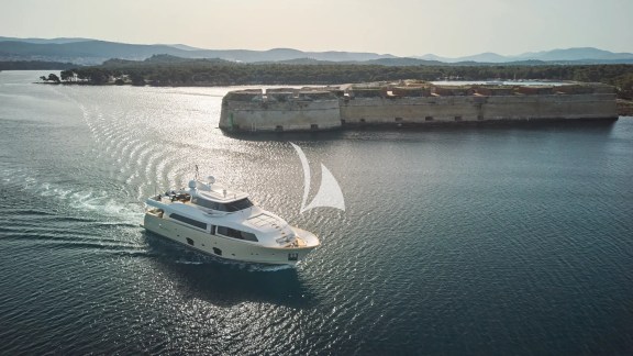 Navetta 26 Friend's Boat cruising by St Nicholas Fortress