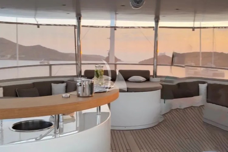 A large beige tent can be placed on the front of the sundeck offering protection from the sun and the wind, making the sundeck an amazing place to enjoy all day and night, even during the windier and colder days.
