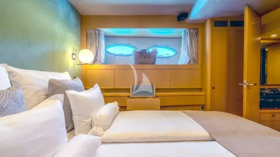 Double cabin