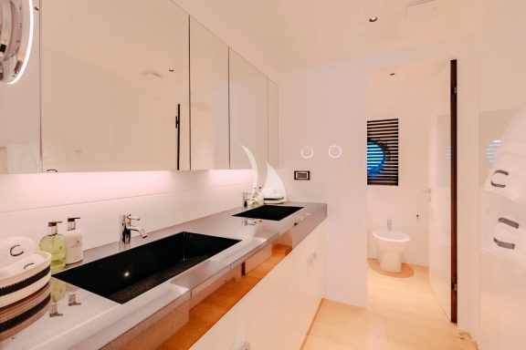 Carmen’s Master Cabin Bathroom, Main Deck