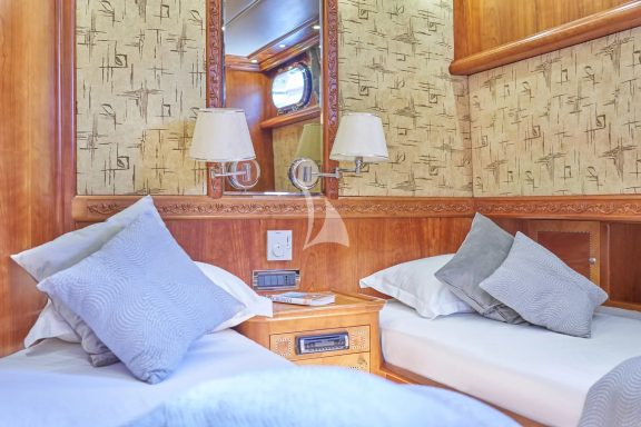 Image of LOTUS yacht #18