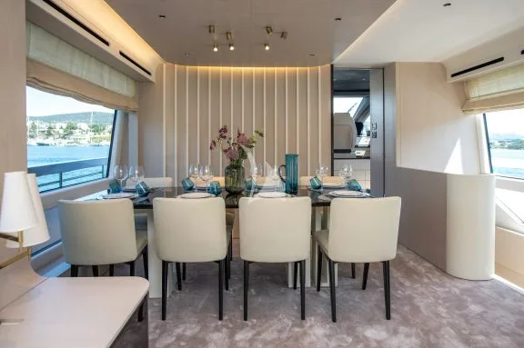 PREWI salon dining table