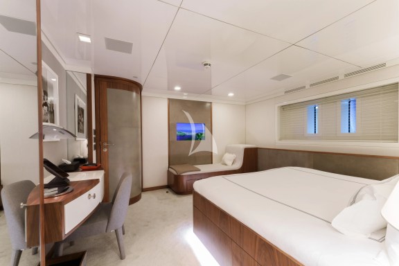 Double cabin