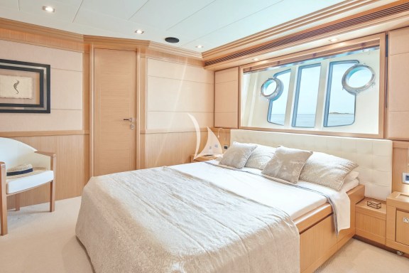 Friend's Boat Convertible cabin