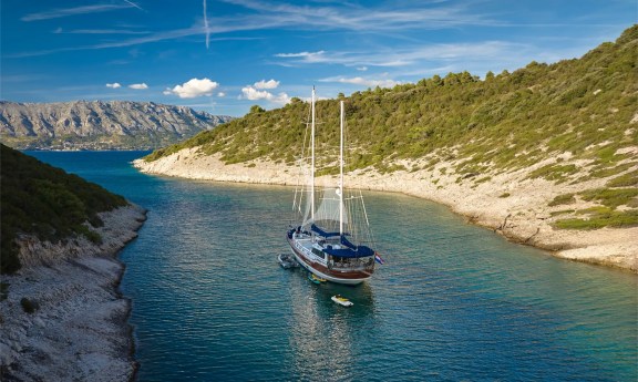 Image of LOTUS yacht #4
