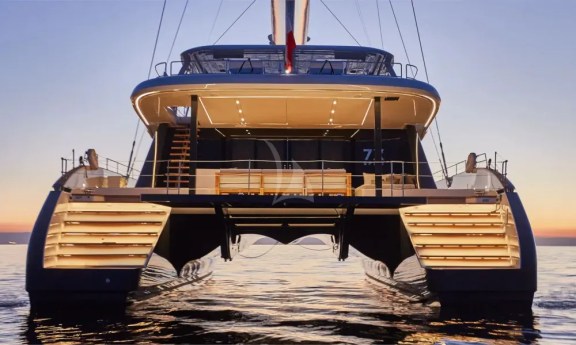 7X moored
