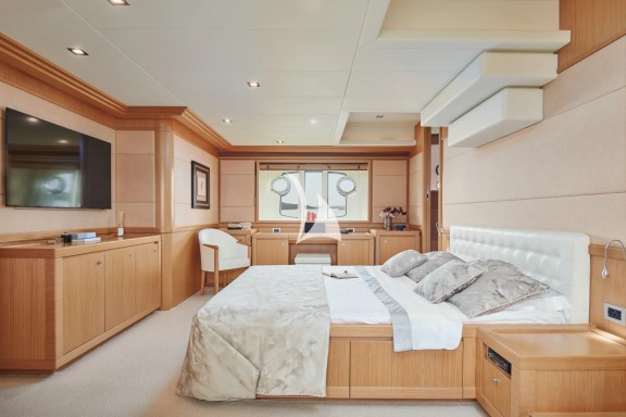 Friend's Boat lower deck Master