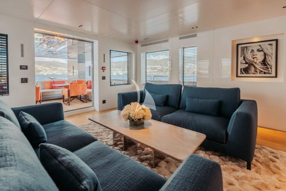Carmen's Salon Main Deck