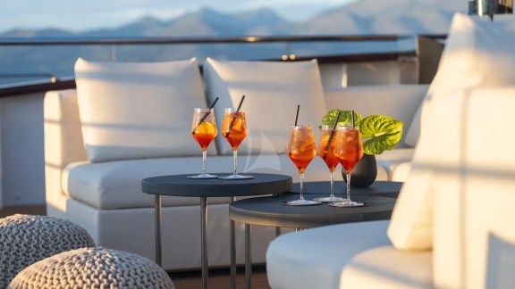 Image of BLACK SWAN yacht #40