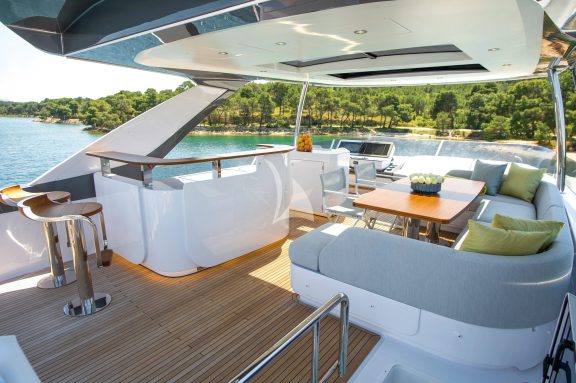 PREWI flybridge dining area