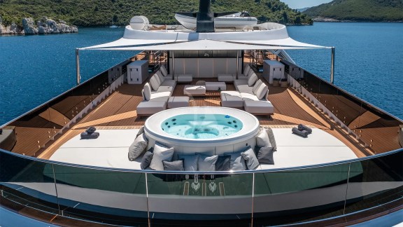 Image of BLACK SWAN yacht #18