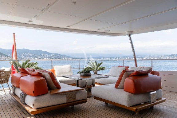 Bridge deck aft