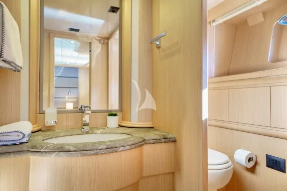 PHANTOM elegant guest bathroom
