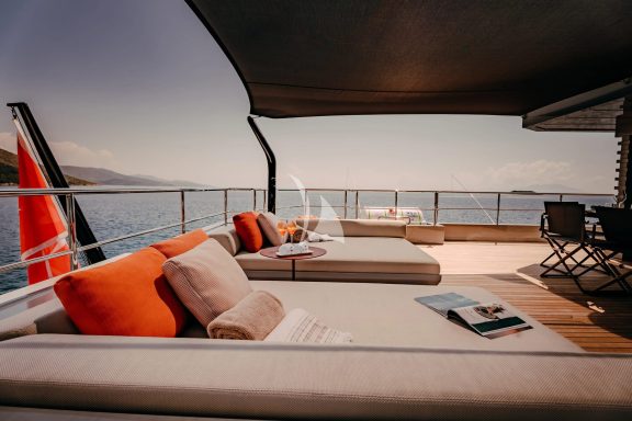 Carmen Exterior - Sky Lounge
